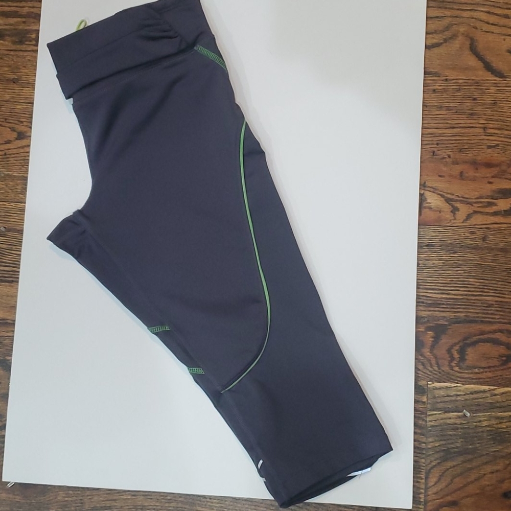 ATHLETA ATHLETIC CAPRI'S MEDIUM PETITE
